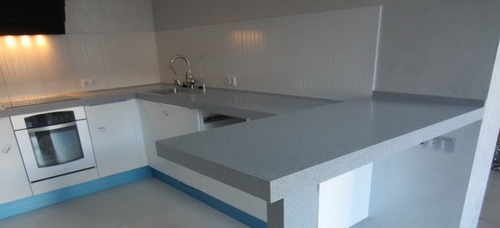 Барная стойка с опорой из искусственного камня Corian Dove (Dupont, США)