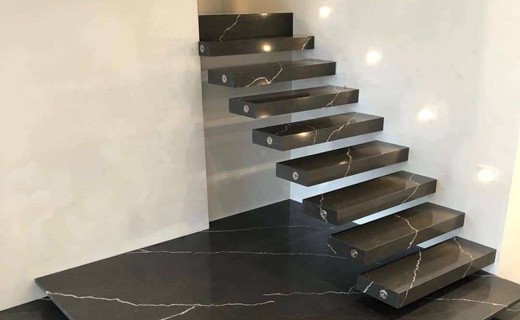 Лестница из кварцевого агломерата Vicostone Nero Marquina (Вьетнам)