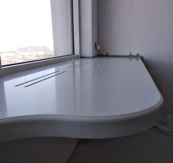 Подоконник из искусственного камня Tristone A104 (Южная Корея) с конвекционными отверстиями