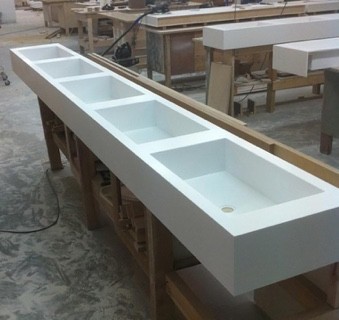 Столешница для санузла из искусственного камня Staron SQ019 (Южная Корея) c тремя интегрированными раковинами