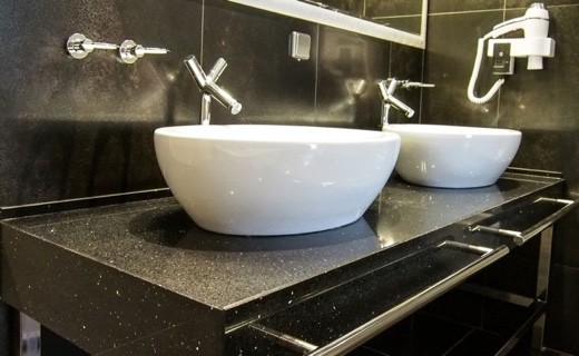 Столешница для ванной комнаты из кварцевого агломерата Technistone Starlight Black (Чехия)